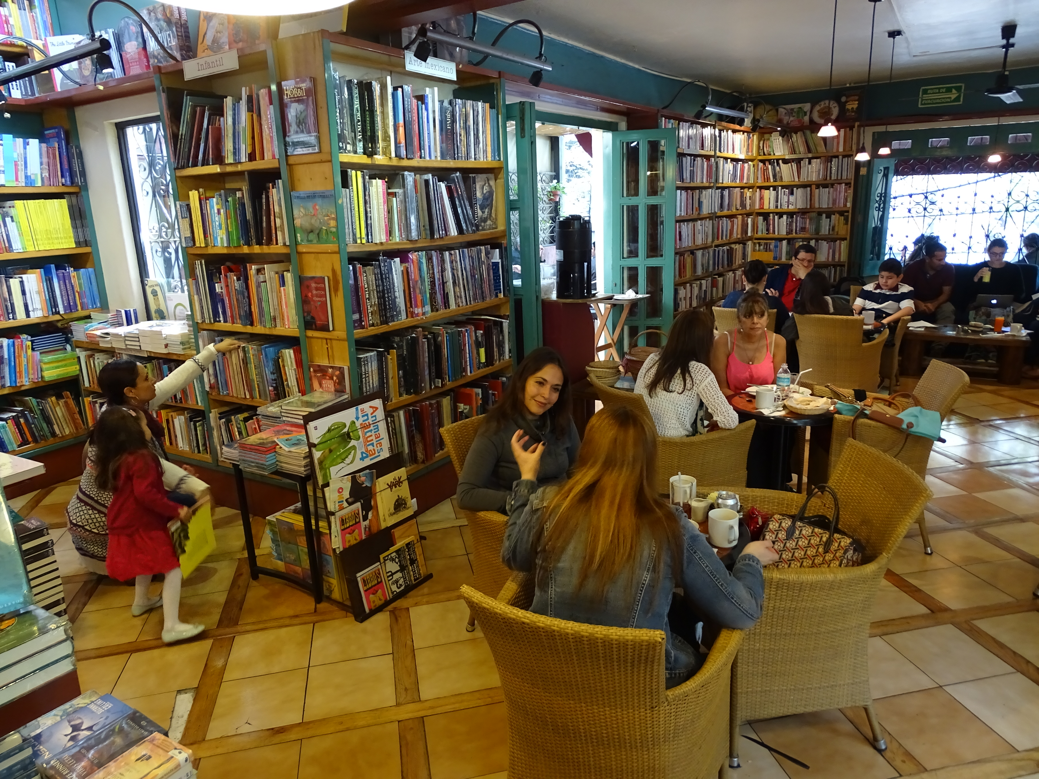 Visite Estas Cafeterías de Librerías en Phoenix Con Arizona Shuttle