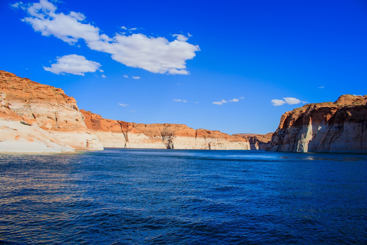 Riverside Rhapsody: Arizona's Waterfront Wonders With Arizona Shuttle